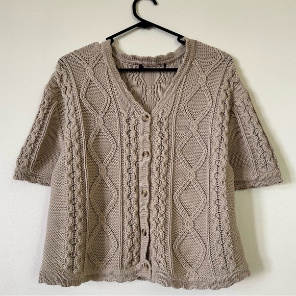 Sweaters - 💕 Host Pick 💕 Vintage Crop Beige Cardigan